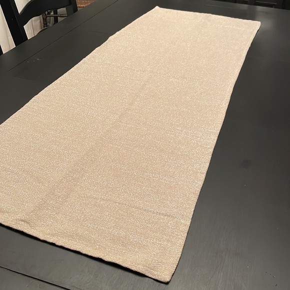 Metallic Table Runner - Picture 7 of 9